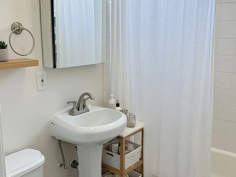 1623 N Mariposa — Photo 7