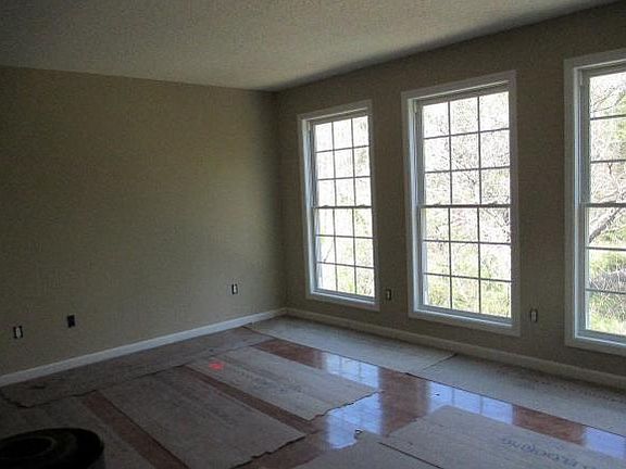 3rd image of 704 Willowcrest Pl