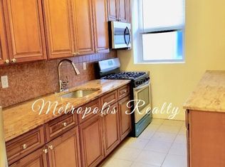 23-48 28th St #2B, Astoria, NY 11105