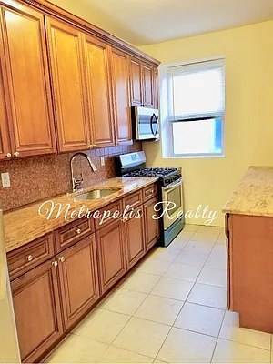 Rented by Metropolis International Realty Inc. | media 28