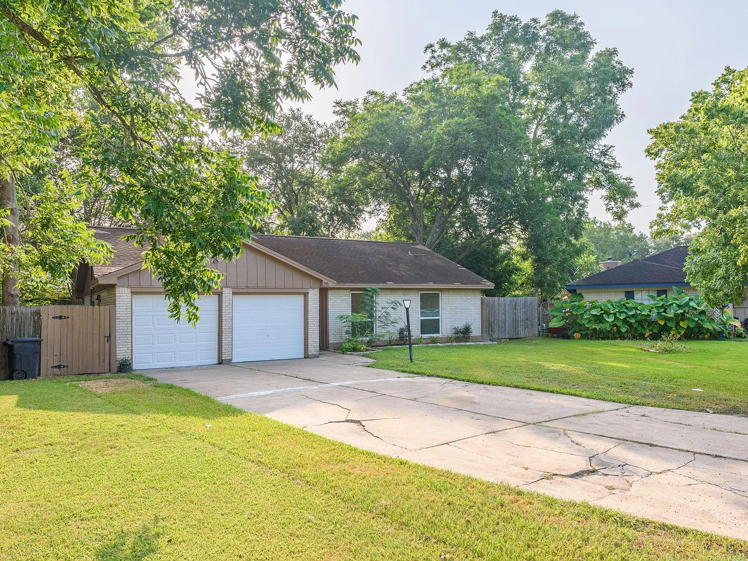 3 bed, 2.0 bath, 1225 sqft, $2,025 — Photo 2
