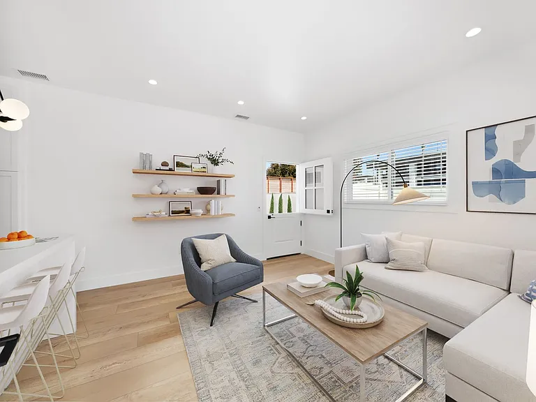 1637 Irvine Ave — Photo 8
