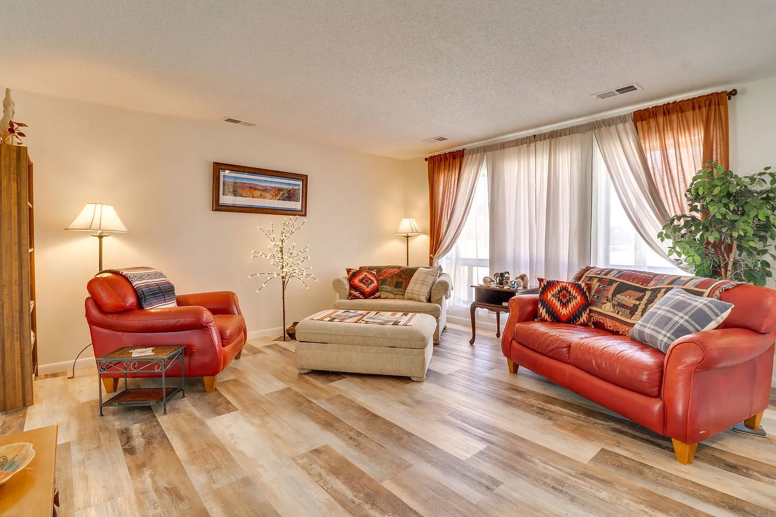 4 bed, 2.0 bath, 2163 sqft, $2,715 — Photo 1