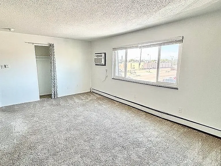 1936 Vinewood Ln #2 — Photo 2