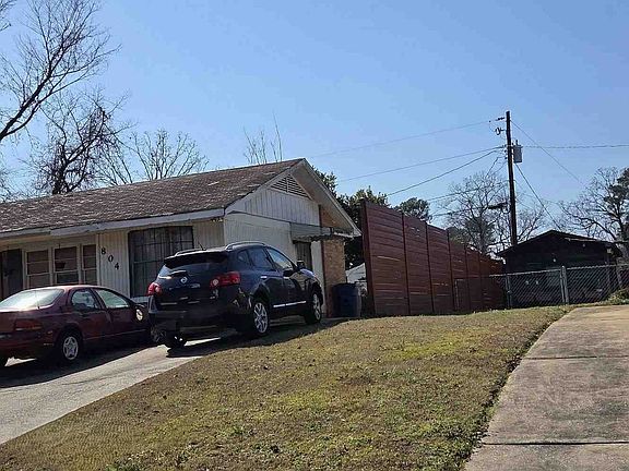 3rd image of 804 Westfield Dr