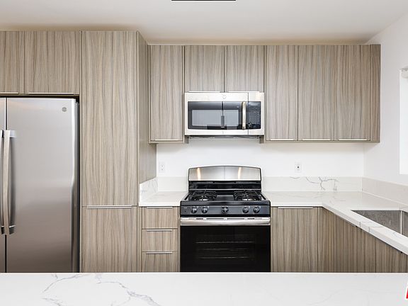 3rd image of 1261 N Laurel Ave APT 4