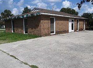 2nd image of 1710 Castle Hayne Rd