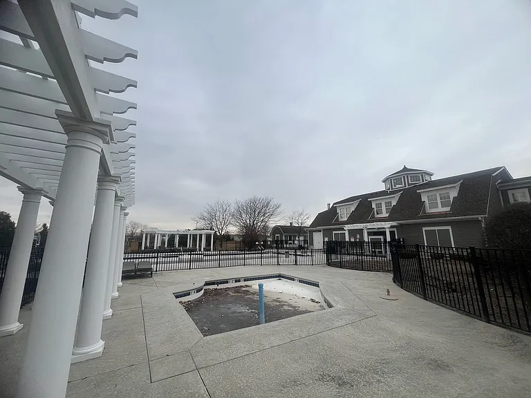 285 Lakeshore Dr — Photo 30