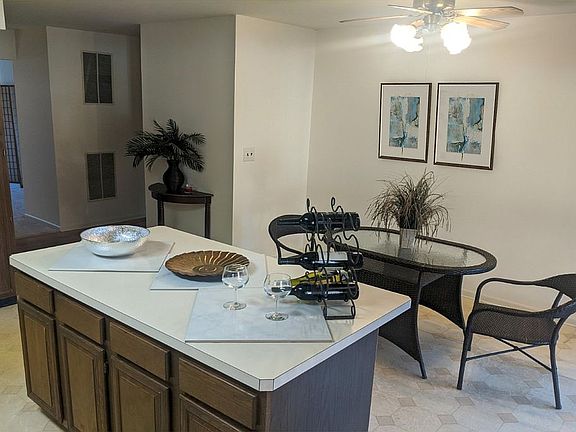 4th image of 46 Milford Ln APT 3Q
