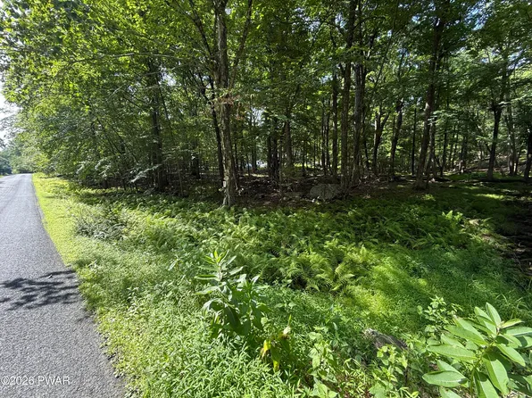 Mountain Top Dr, Dingmans Ferry, PA 18328