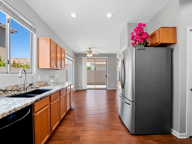 1231 S Amber St — Photo 16