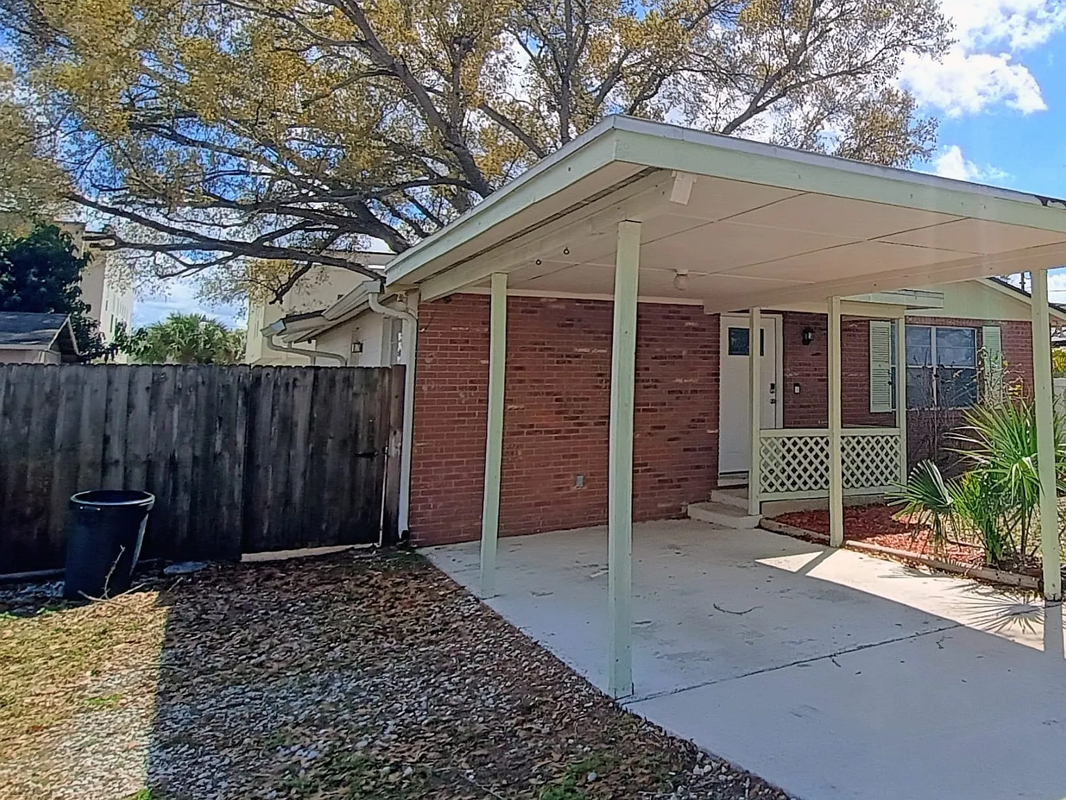 3 bed, 1.5 bath, 1120 sqft, $2,400 — Photo 3
