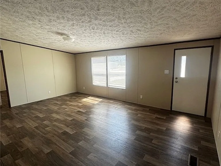 257 Burns Rd — Photo 2