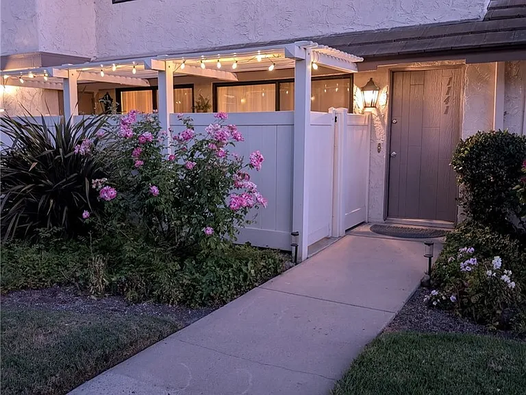 1141 Landsburn Cir — Photo 32