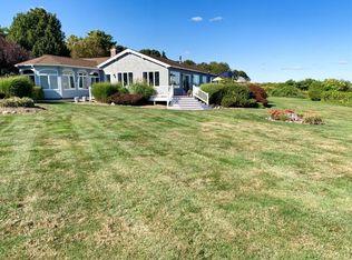 2 Nightingale Ave, Warwick, RI 02889