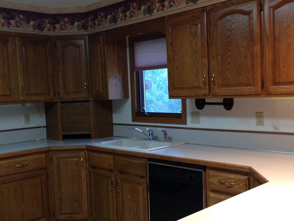 2nd image of 410 Russell Ave