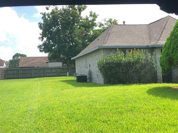 3rd image of 7219 Robin Ln