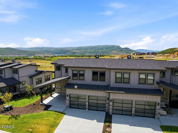 4th image of 1021 W Vissen Way #67