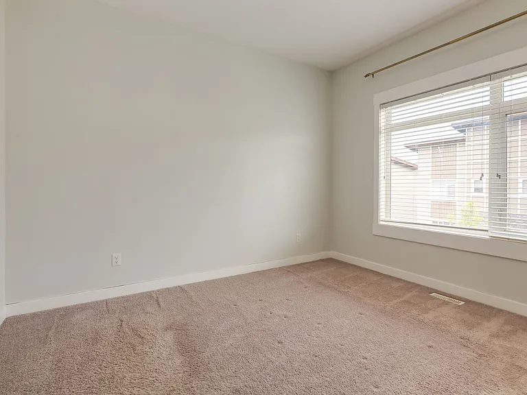 W Skyview Point Pl NE — Photo 24