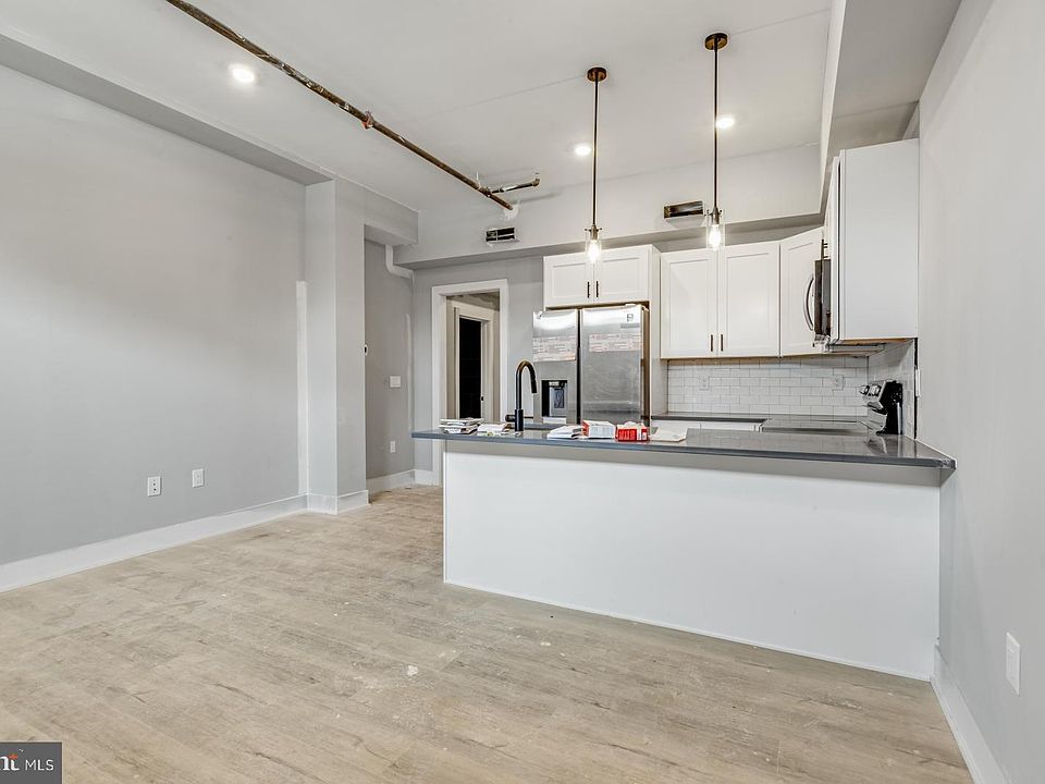 1st image of 3965 Lancaster Ave #104