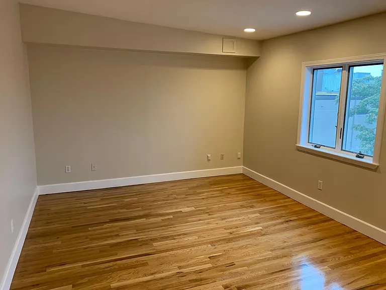 329 Border St #3 — Photo 6