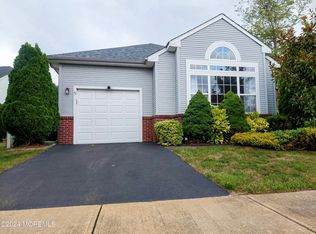 19 Valencia Dr, Manchester, NJ 08759