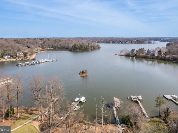 523 Point Field Dr, Millersville, MD 21108