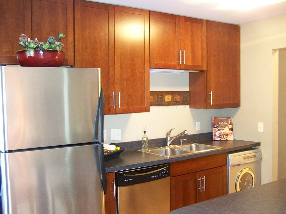 1st image of 240 Wentworth Ave W APT 305