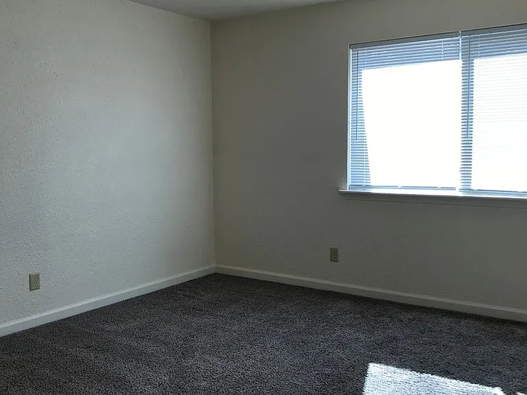 807 Knox Ave — Photo 11