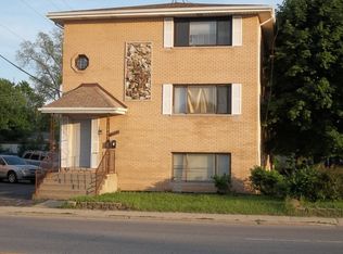 7777 43rd St, Lyons, IL 60534