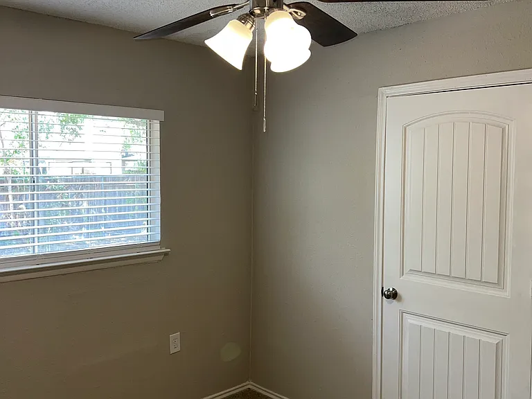 2911 Lakebriar St — Photo 14