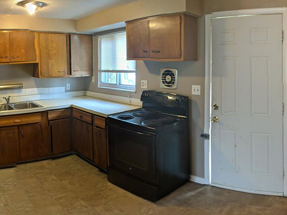2nd image of 4677 Hilton Ave APT B