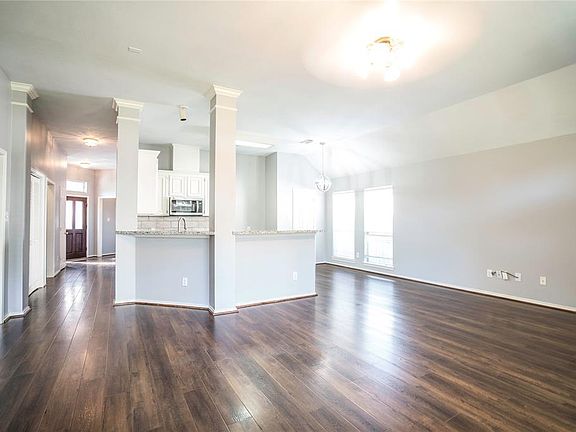 2nd image of 4118 Creek Hollow Ln