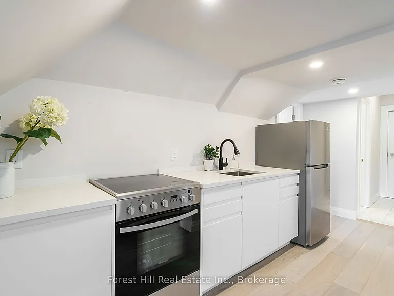 114 Ontario St #B — Photo 2