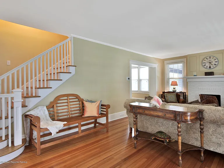 408 Tuttle Ave — Photo 8