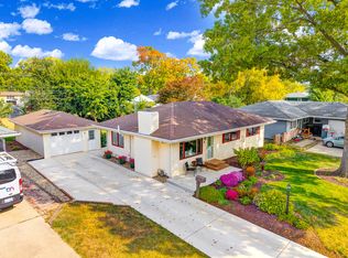6 Wilmette Dr, Normal, IL 61761