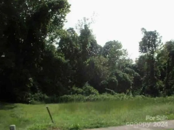 2003 9th Ave SE #85, Hickory, NC 28602