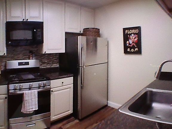 4th image of 1040 Dartmoor Cir