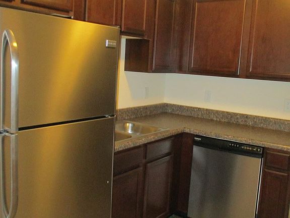 4th image of 260 Walnut Creek Dr APT B16