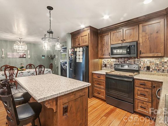 5th image of 810 Mount Hebron Rd