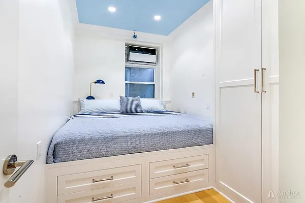 Rented by Anchor Associates | media 10