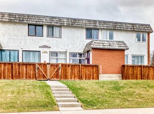 6147 Buckthorn Rd NW #2, Calgary, AB T2K2Z2