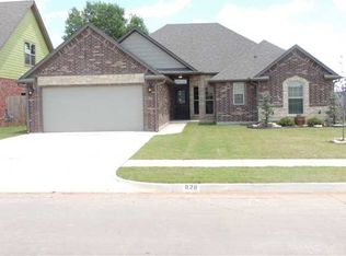 828 Glenwood Dr, Moore, OK 73160