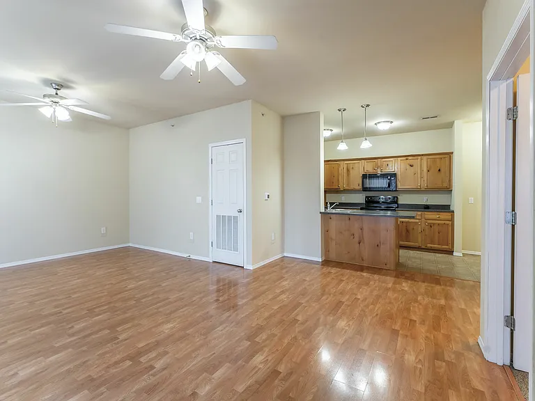 Coryell Courts Apartments — Photo 45