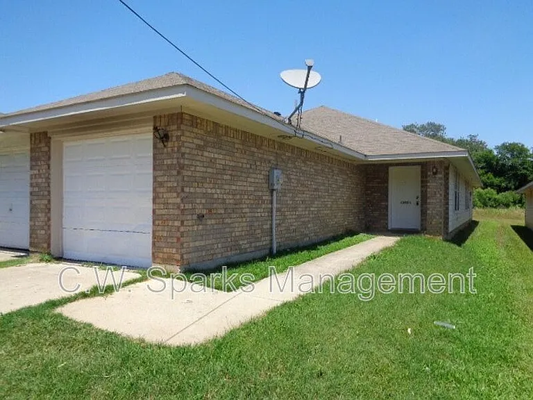 13651 Biggs St — Photo 2