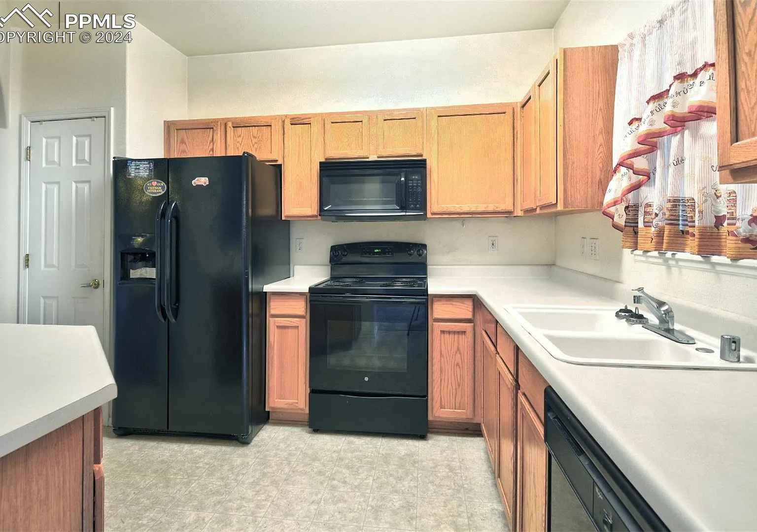 2 bed, 1137 sqft, $1,650 — Photo 4