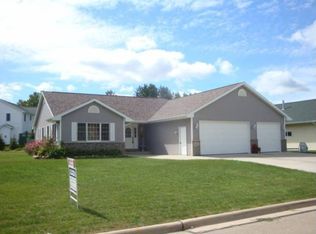 1408 Robin St, New London, WI 54961
