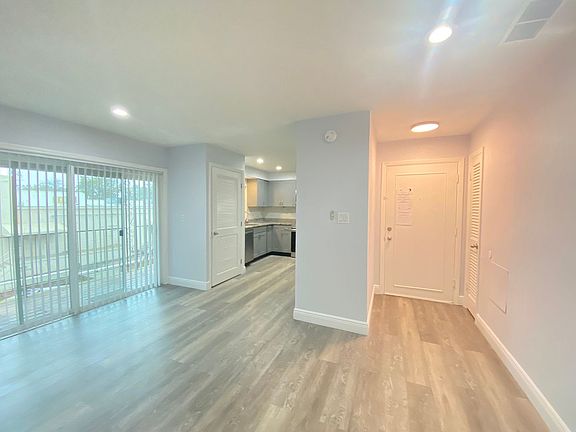 2nd image of 101 Georgetown Dr APT C
