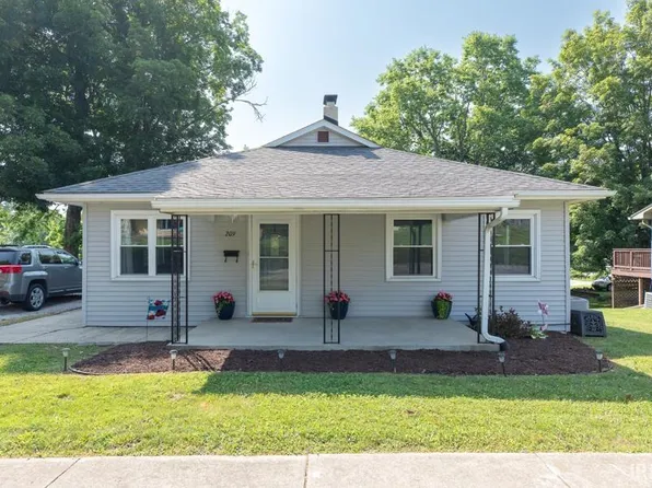 209 S Sale St, Ellettsville, IN 47429