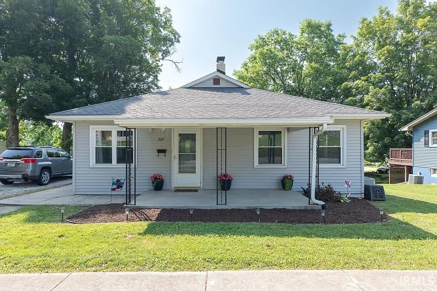 209 S Sale St photo 1